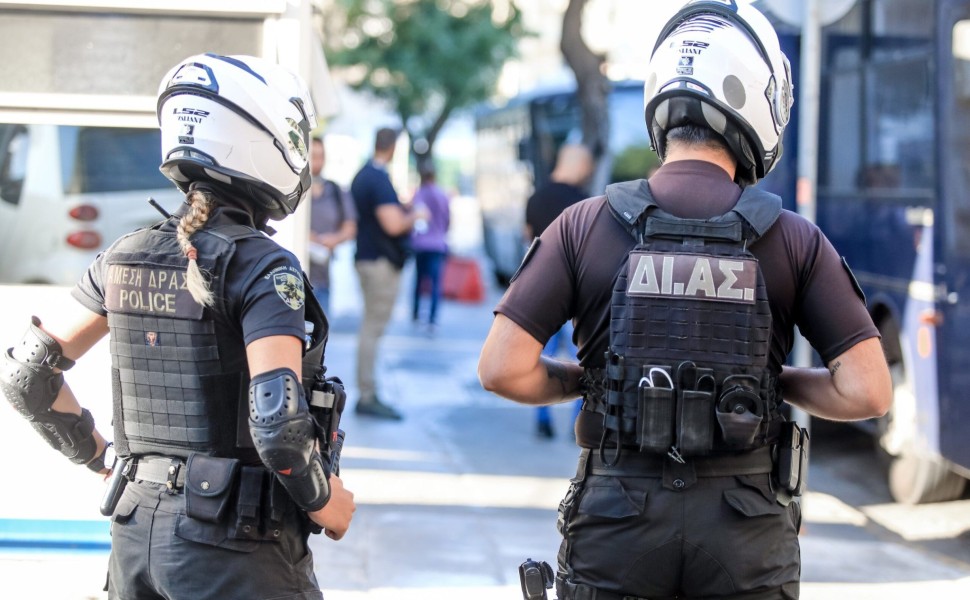 Απολογίες στους ανακριτές των πρώτων κατηγορουμένων για την επίθεση έξω από το γήπεδο της ΑΕΚ και τη δολοφονία του 29χρονου στη Νέα Φιλαδέλφεια. Σάββατο 12 Αυγουστου 2023 (ΓΙΑΝΝΗΣ ΠΑΝΑΓΟΠΟΥΛΟΣ / EUROKINISSI) Απολογίες στους ανακριτές των πρώτων κατηγορουμένων για την επίθεση έξω από το γήπεδο της ΑΕΚ και τη δολοφονία του 29χρονου στη Νέα Φιλαδέλφεια. Σάββατο 12 Αυγουστου 2023 (ΓΙΑΝΝΗΣ ΠΑΝΑΓΟΠΟΥΛΟΣ / EUROKINISSI)