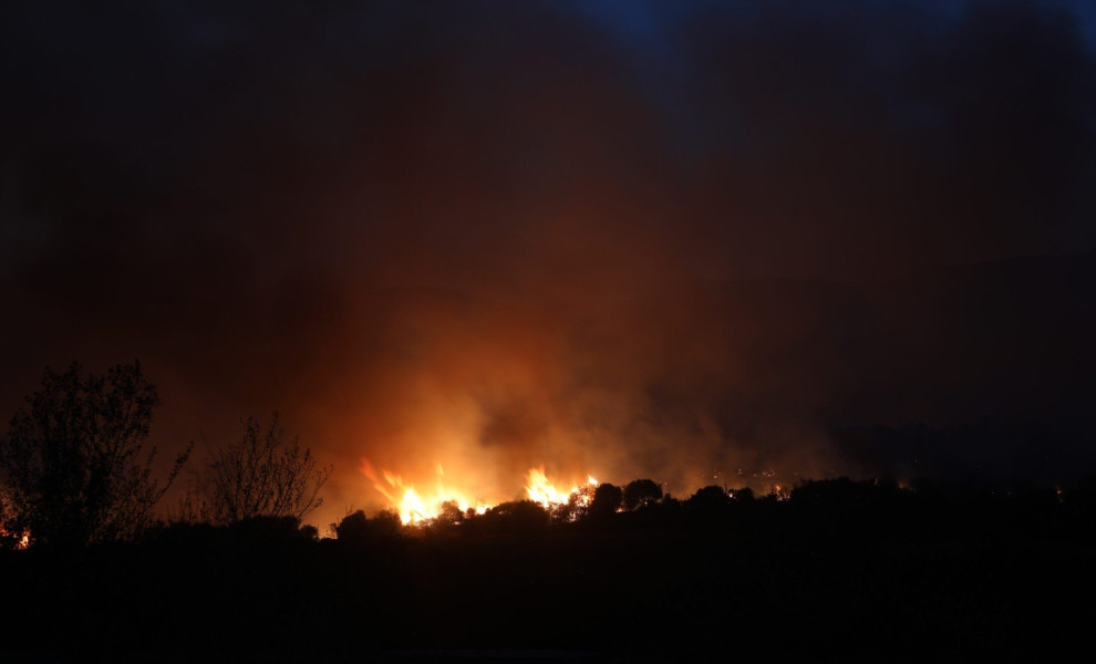 Πυρκαγιά στην Καβάλα. Δευτέρα 21 Αυγούστου 2023   (ΒΑΣΙΛΗΣ ΒΕΡΒΕΡΙΔΗΣ / ΜΟΤΙΟΝ ΤΕΑΜ)