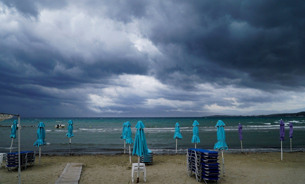 ΚΕΡΚΥΡΑ ΚΑΚΟΚΑΙΡΙΑ PETAR - ΠΑΡΑΛΙΑ ΡΟΔΑΣ (ΓΙΩΡΓΟΣ ΚΟΝΤΑΡΙΝΗΣ/ EUROKINISSI)