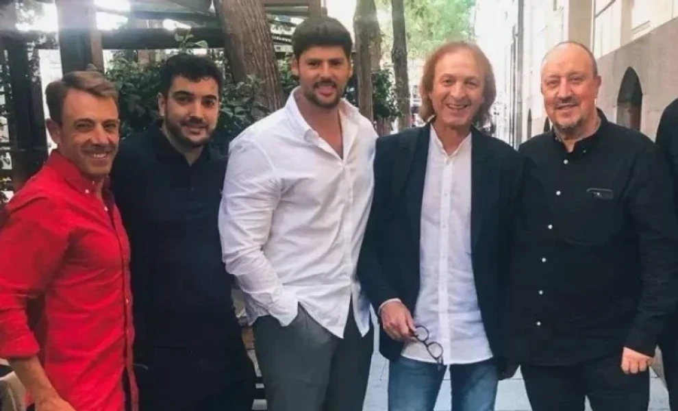 Οι «Πέρικο» και Πέδρο Χιμένεθ Κάμπος, μαζί με τον Ράφα Μπενίτεθ και το υπόλοιπο τιμ του - ΠΗΓΗ: LinkedIn Πέδρο Χιμένεθ Κάμπος