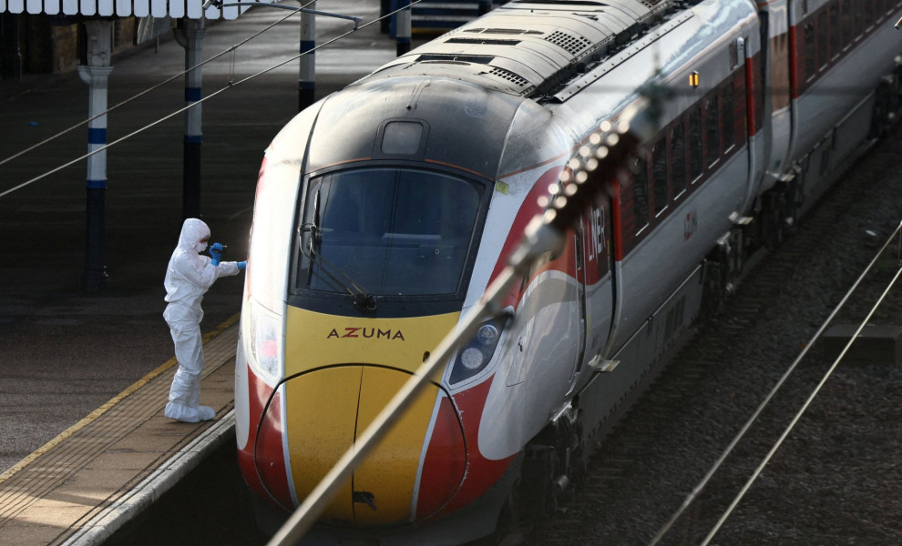 Επίθεση με μαχαίρι σε τρένο στο Λονδίνο / Reuters