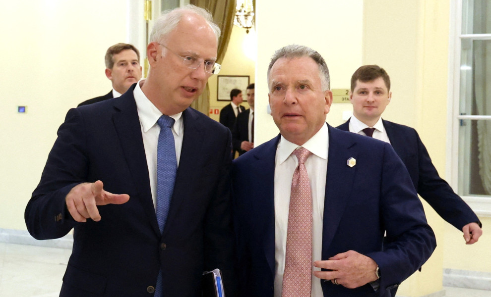 Ο Στιβ Γουίτκοφ με τον Ρώσο απεσταλμένο Κιρίλ Ντμίτριεφ / Φωτ.: Reuters