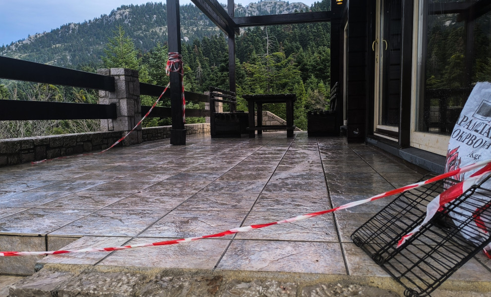 Εικ΄όνα μετά τη δολοφονία του 41χρονου Γιάννη Λάλα σε ξενοδοχείο στην Αράχωβα (φωτο: Eurokinissi)