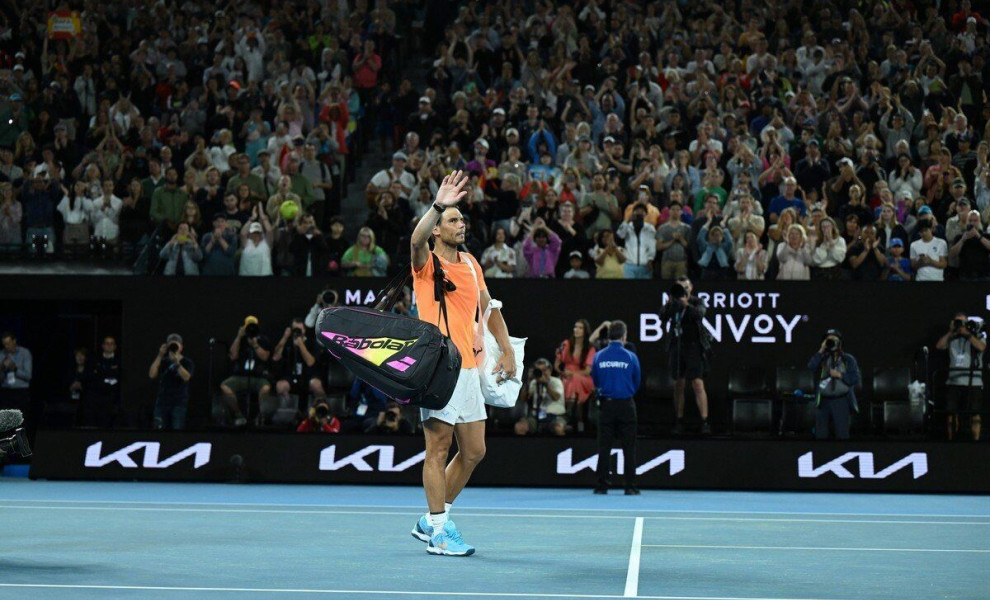 epa10412512 Rafael Nadal of Spain walks off after losing his match against Mackenzie McDonald of the USA the 2023 Australian Open tennis tournament in Melbourne, Australia, 18 January 2023.  EPA/LUKAS COCH AUSTRALIA AND NEW ZEALAND OUT
