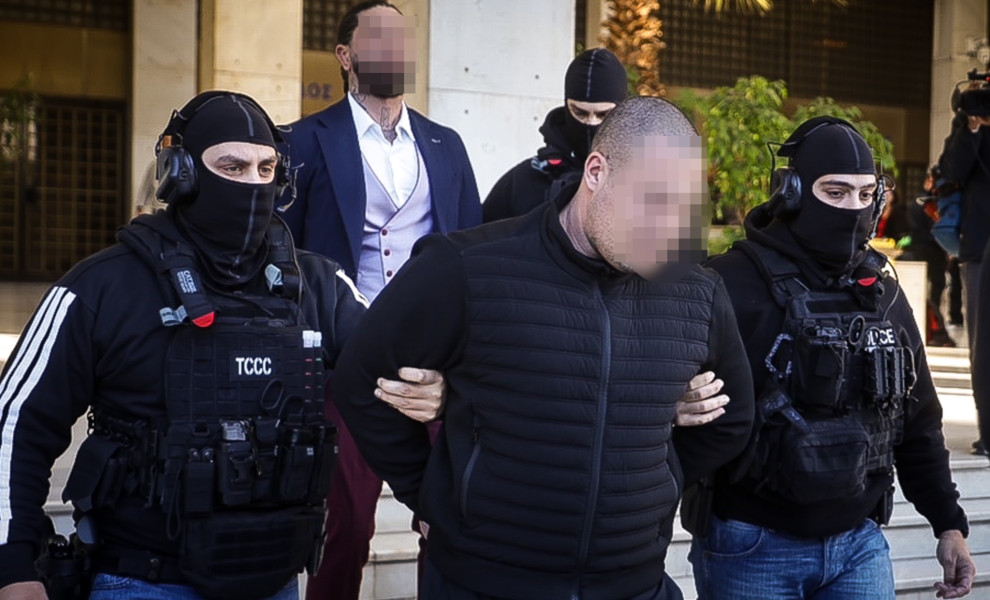 ΣΤΟΝ ΕΙΣΑΓΓΕΛΕΑ ΟΙ ΔΥΟ ΣΥΛΛΗΦΘΕΝΤΕΣ ΓΙΑ ΤΗΝ ΔΙΠΛΗ ΔΟΛΟΦΟΝΙΑ ΣΤΗΝ ΦΟΙΝΙΚΟΥΝΤΑ (ΦΩΤΟ: EUROKINISSI)