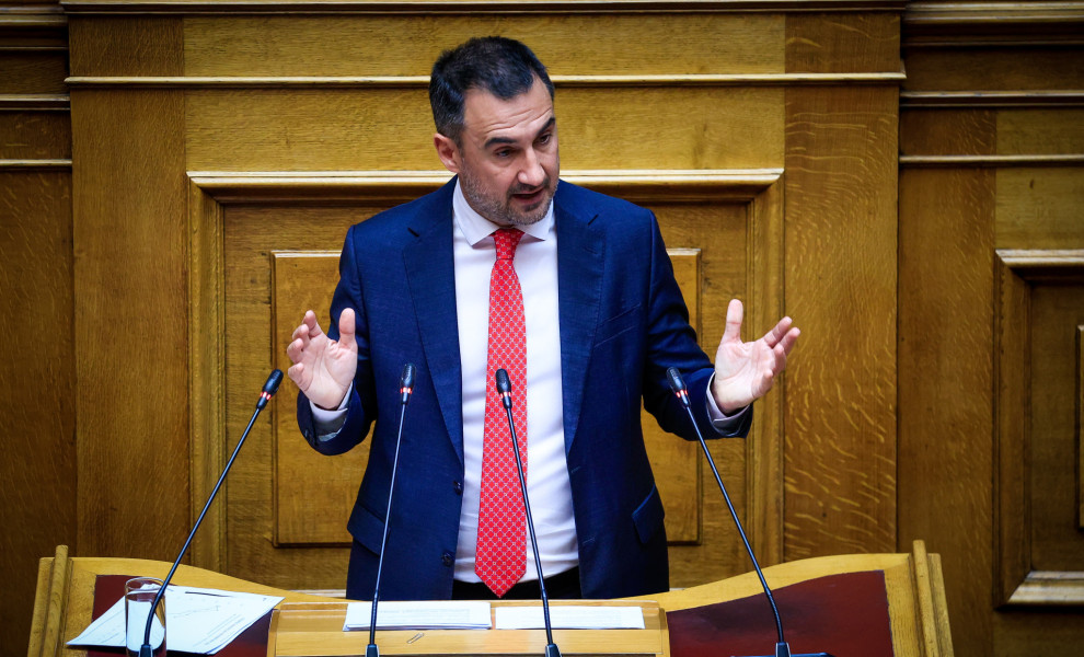 Ο Αλέξης Χαρίτσης στο βήμα της Βουλής / Eurokinissi