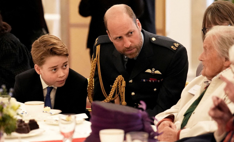 Ο πρίγκιπας Γουίλιαμ με τον γιο του Τζορτζ/Φωτ. αρχείου REUTERS.