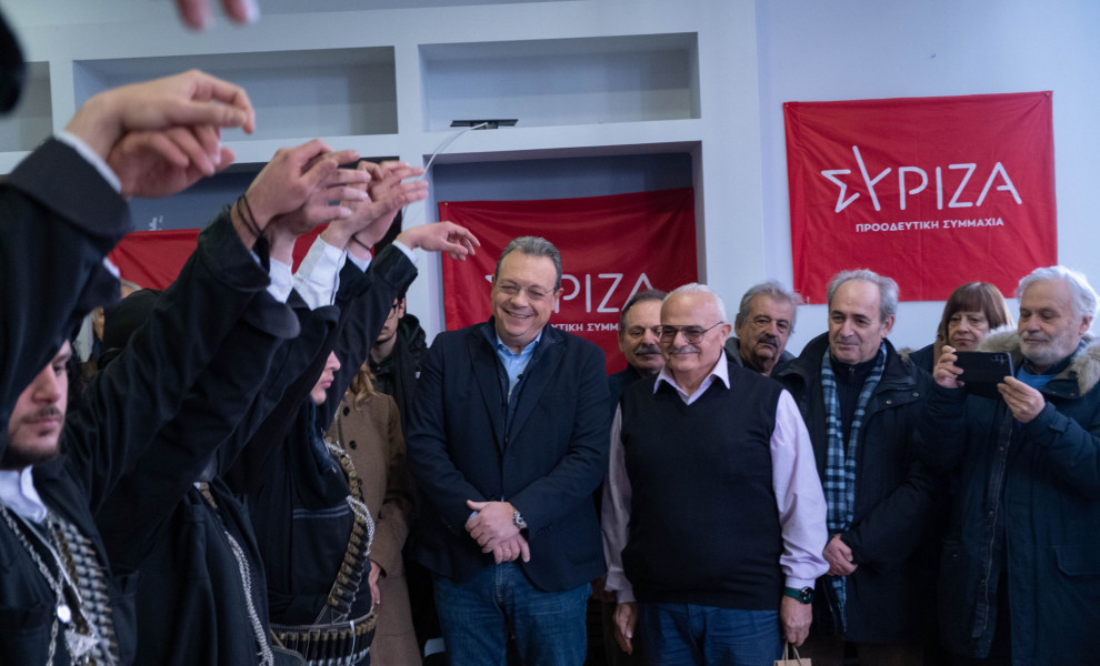 Ο πρόεδρος του ΣΥΡΙΖΑ-ΠΣ, Σωκράτης Φάμελλος, παρακολουθεί παραδοσιακούς χορούς από το χορευτικό τμήμα της αδελφότητας Κρωμναίων Καλαμαριάς  Θεσσαλονίκη, Τετάρτη 31 Δεκεμβρίου 2025 (ΦΩΤΟ: ΑΠΕ-ΜΠΕ/ΑΠΕ-ΜΠΕ/ΝΙΚΟΣ ΑΡΒΑΝΙΤΙΔΗΣ