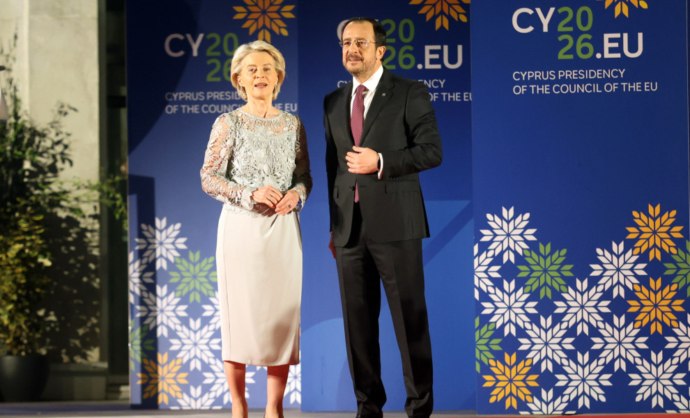 Ούρσουλα φον ντερ Λάιεν και Νίκος Χριστοδουλίδης (φωτο: ΑΠΕ-ΜΠΕ/EPA/GEORGE CHRISTOPHOROU)