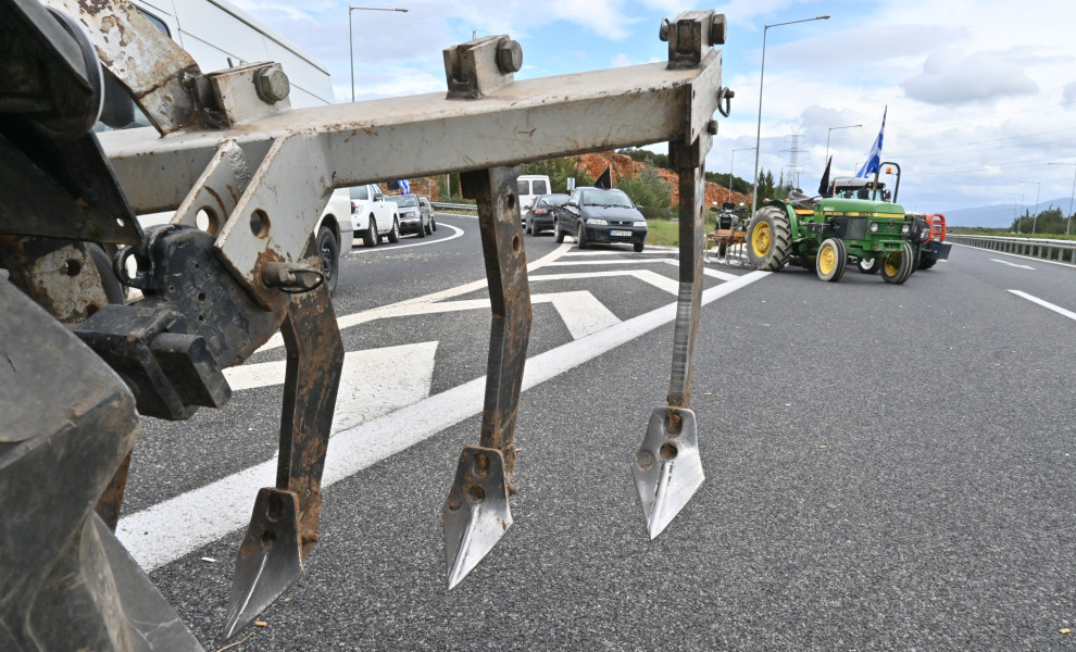 Μπλόκο στην Εθνική Οδό Κορίνθου - Τρίπολης στον κόμβο της Νεμέας / Eurokinissi