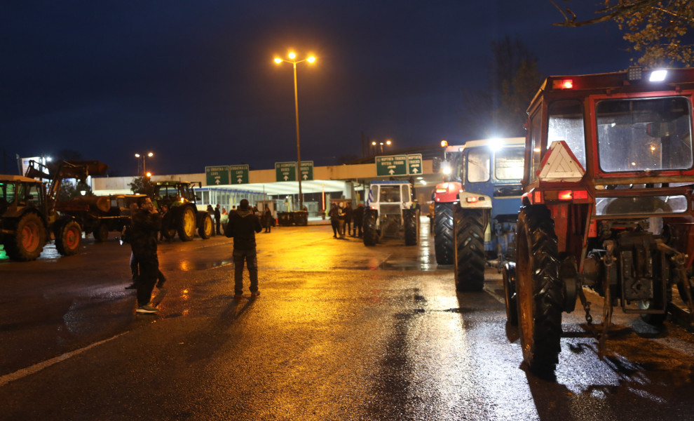 ΜΠΛΟΚΟ ΤΩΝ ΑΓΡΟΤΩΝ ΣΤΟ ΤΕΛΩΝΕΙΟ ΤΟΥ ΠΡΟΜΑΧΩΝΑ (ΦΩΤΟ: ΒΑΣΙΛΗΣ ΒΕΡΒΕΡΙΔΗΣ/ΜΟΤΙΟΝΤΕΑΜ)