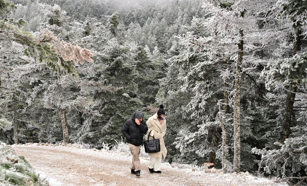 ΠΡΩΤΗ ΧΙΟΝΟΠΤΩΣΗ ΤΗΣ ΝΕΑΣ ΧΡΟΝΙΑΣ ΣΤΗΝ ΠΑΡΝΗΘΑ (ΦΩΤΟ: ΜΙΧΑΛΗΣ ΚΑΡΑΓΙΑΝΝΗΣ/EUROKINISSI)