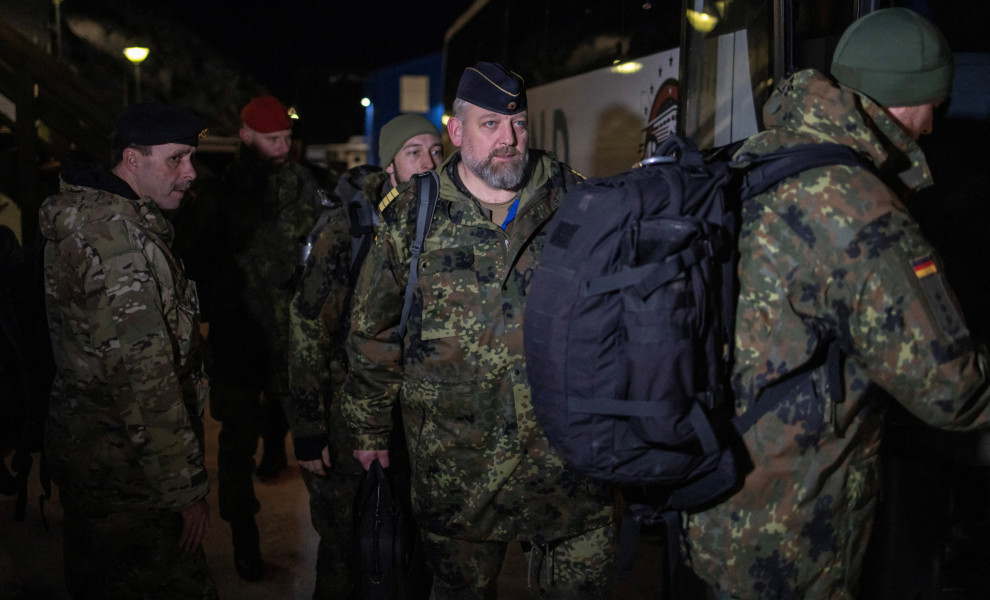 Εικόνα από την άφιξη των Γερμανών στρατιωτών στη Γροιλανδία (φωτο: REUTERS/Marko Djurica)