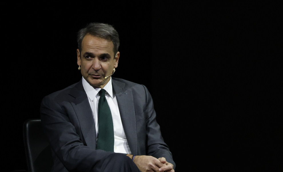 ΣΥΖΗΤΗΣΗ ΤΟΥ ΠΡΩΘΥΠΟΥΡΓΟΥ ΚΥΡΙΑΚΟΥ ΜΗΤΣΟΤΑΚΗ ΜΕ ΤΟΝ ΔΗΜΟΣΙΟΓΡΑΦΟ ΗΛΙΑ ΚΑΝΕΛΛΗ (ΦΩΤΟ: ΓΙΩΡΓΟΣ ΚΟΝΤΑΡΙΝΗΣ/EUROKINISSI)