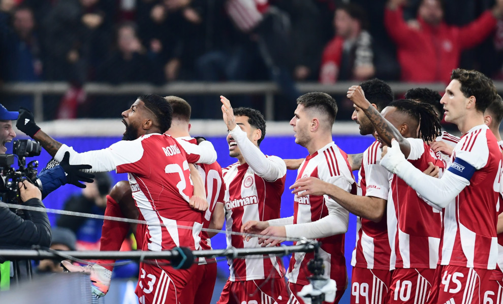 Οι παίκτες του Ολυμπιακού πανηγυρίζουν το γκολ του Κοστίνια εναντίον της Λεβερκούζεν. Πηγή: Eurokinissi