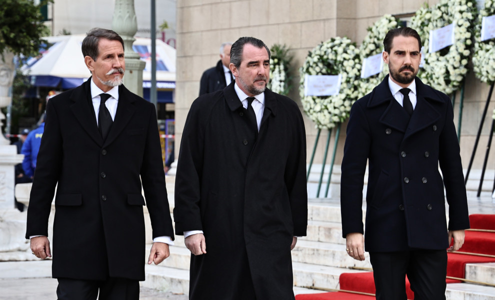 Τα τρία παιδιά του τέως βασιλιά Κωνσταντίνου στη Μητρόπολη για την κηδεία της θείας τους, πριγκίπισσας Ειρήνης / Eurokinissi