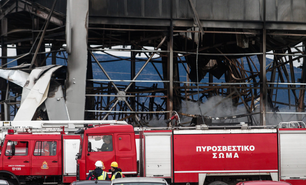 ΕΠΟΜΕΝΗ ΗΜΕΡΑ ΤΗΣ ΠΥΡΚΑΓΙΑΣ ΣΤΟ ΕΡΓΟΣΤΑΣΙΟ ΤΗΣ "ΒΙΟΛΑΝΤΑ" ΣΤΑ ΤΡΙΚΑΛΑ (ΦΩΤΟ: ΘΑΝΑΣΗΣ ΚΑΛΛΙΑΡΑΣ/EUROKINISSI)