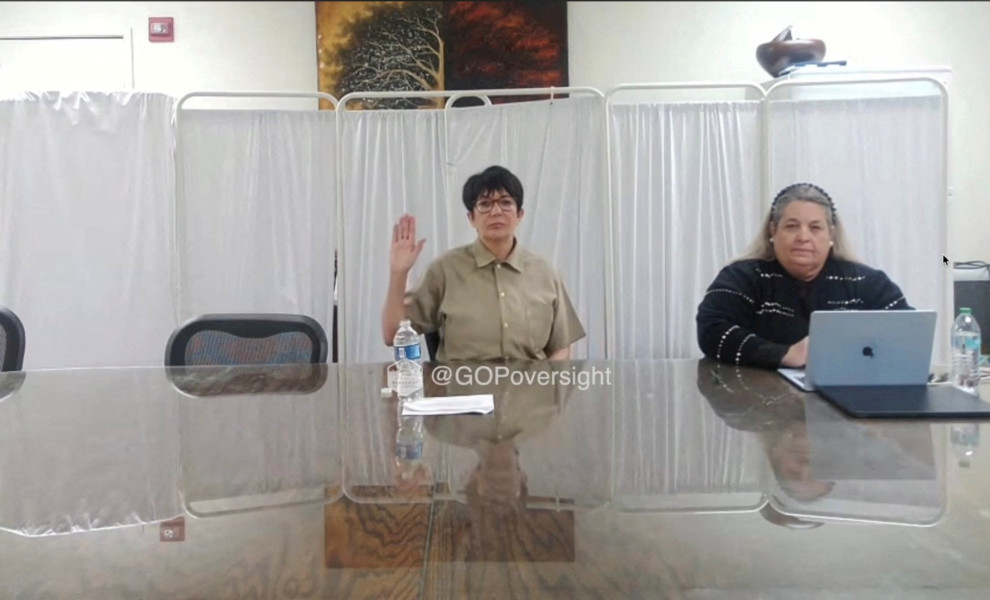 Η Γκισλέιν Μάξγουελ κατά την ακρόαση στην Επιτροπή Εποπτείας της αμερικανικής Βουλής των Αντιπροσώπων σ/ Reuters