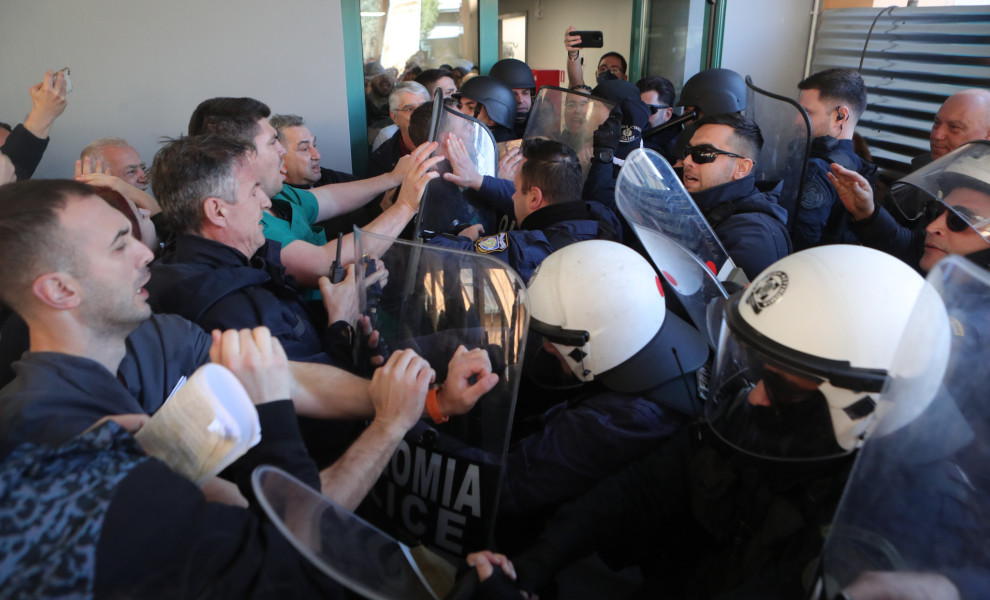 Ένταση στην επίσκεψη Γεωργιάδη στο Γενικό Κρατικό / Φωτ.: Eurokinissi