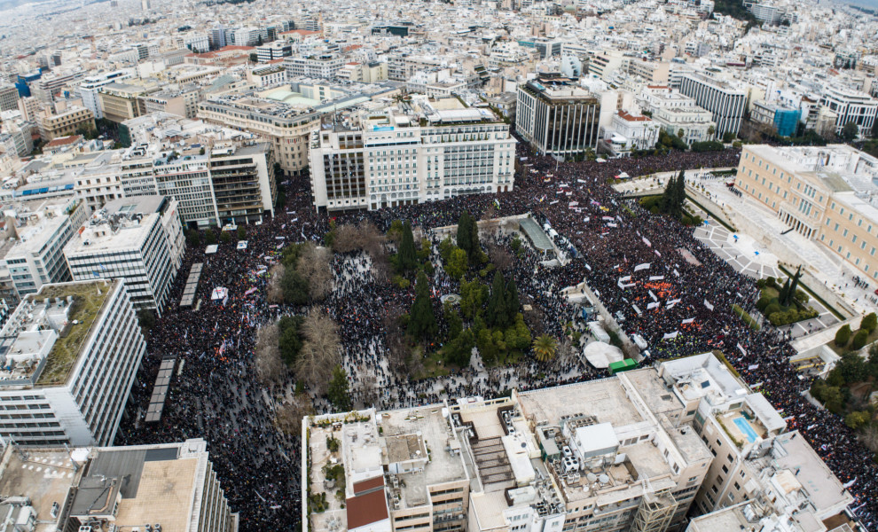 ΠΑΝΟΡΑΜΙΚΕΣ ΦΩΤΟΓΡΑΦΙΕΣ ΑΠΟ ΤΗΝ ΑΠΕΡΓΙΑΚΗ ΣΥΓΚΕΝΤΡΩΣΗ ΣΤΗΝ ΑΘΗΝΑ ΓΙΑ ΤΗΝ ΣΥΜΠΛΗΡΩΣΗ ΔΥΟ ΧΡΟΝΩΝ ΑΠΟ ΤΟ ΣΙΔΗΡΟΔΡΟΜΙΚΟ ΔΥΣΤΥΧΗΜΑ ΤΩΝ ΤΕΜΠΩΝ (ΦΩΤΟ: EUROKINISSI)