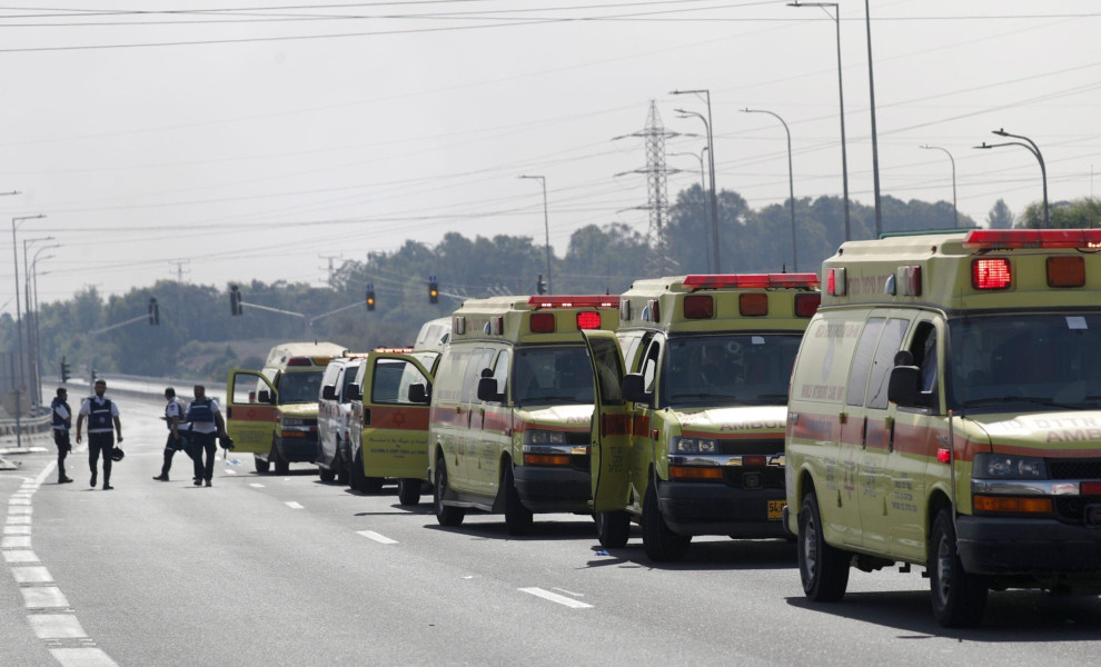 epa10906099 Israeli ambulance cars wait to evacuatec wounded residents from the city of Sderot, 07 October 2023, after rocket barrages were launched from the Gaza Strip early Saturday in a surprise attack claimed by the Islamist movement Hamas. Israeli St