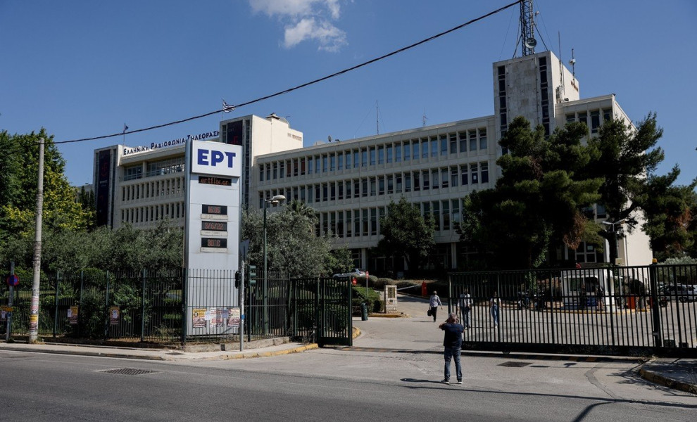 Εισβολή ροπαλοφόρου στο ραδιομέγαρο της ΕΡΤ, το μεσημέρι της Παρασκευής. Ο άνδρας τελικά συνελήφθη και μεταφέρθηκε στο Αστυνομικό Τμήμα Αγίας Παρασκευής.  Παρασκευή 3 Ιουνίου 2022 (ΒΑΣΙΛΗΣ ΡΕΜΠΑΠΗΣ / EUROKINISSI)