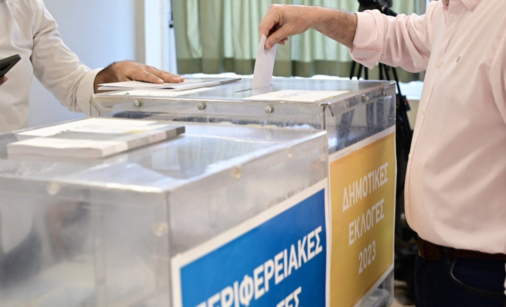 Στιγμιότυπο από την ψηφοφορία για τις δημοτικές και περιφερειακές εκλογές σε εκλογικό τμήμα της Κηφισιάς Αττικής, Κυριακή 8 Οκτωβρίου 2023. 
(ΜΙΧΑΛΗΣ ΚΑΡΑΓΙΑΝΝΗΣ/EUROKINISSI)