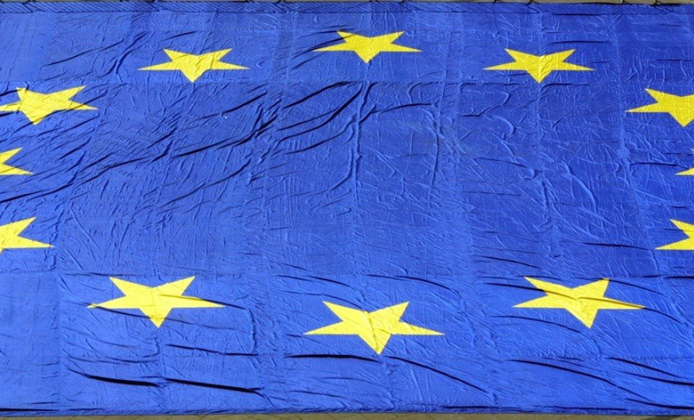 MTZ04 - 20010509 - STRASBOURG, BAS RHIN, FRANCE : A cyclist rides 09 May 2001- Europe's day - near a 600 m2 European flag in front of Robert Schumann university in Strasbourg.EPA PHOTO AFP/DAMIEN MEYER