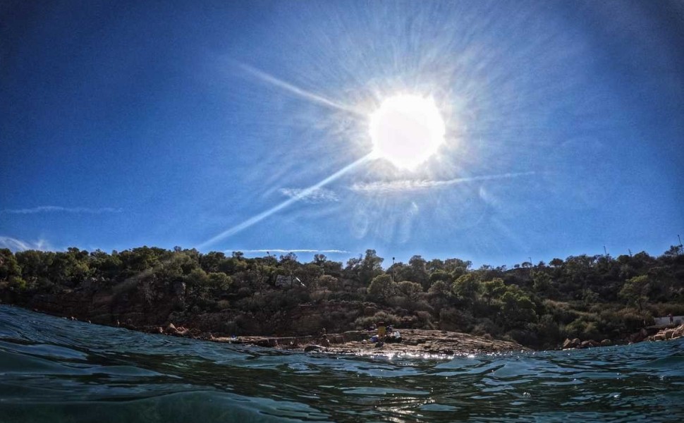 Στιγμιότυπο από παραλία στο Καβούρι Αττικής.
(ΓΙΩΡΓΟΣ ΚΟΝΤΑΡΙΝΗΣ/EUROKINISSI) Στιγμιότυπο από παραλία στο Καβούρι Αττικής.
(ΓΙΩΡΓΟΣ ΚΟΝΤΑΡΙΝΗΣ/EUROKINISSI)