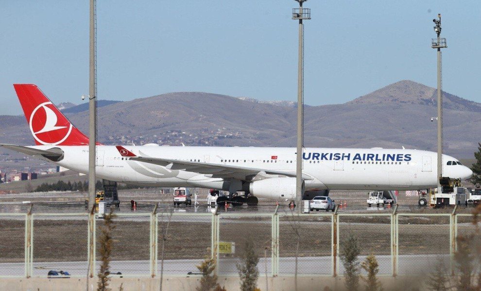 epa08246714 A Turkish Airlines plane has emergency landed in Ankara Esenboga Airport which moves from Tehran to Istanbul due to several people have symptoms of Corona virus in Ankara, Turkey, 25 February 2020. The Covid-19 epidemic that has killed more th