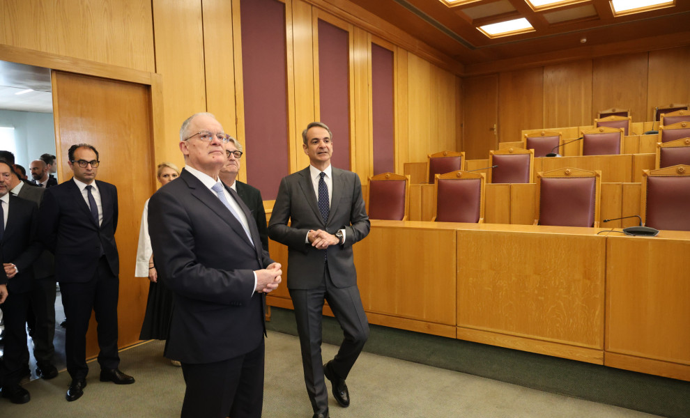 Ο Κυριάκος Μητσοτάκης στο ανακαινισμένο Αρσάκειο Μέγαρο που στεγάζεται το ΣτΕ / Eurokinissi