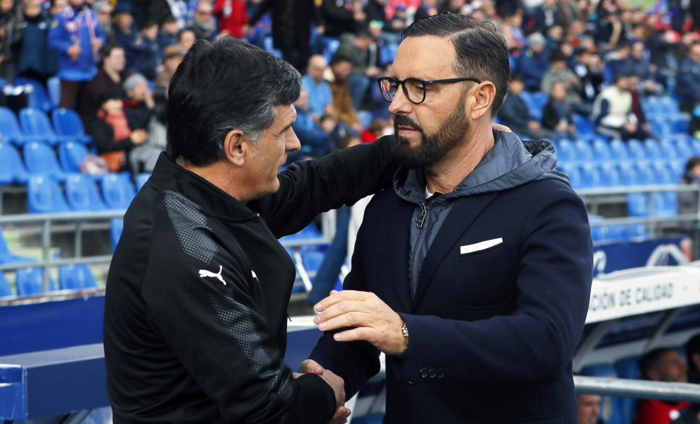 Ο Χοσέ Μπορδαλάς με τον Μεντιλίμπαρ/ ΑΠΕ ΜΠΕ