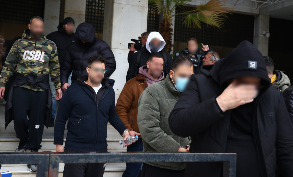ΓΑΔΑ - ΜΕΤΑΓΩΓΗ ΣΤΟΝ ΕΙΣΑΓΓΕΛΕΑ ΤΩΝ 22 ΣΥΛΛΗΦΘΕΝΤΩΝ ΤΟΥ ΚΥΚΛΩΜΑΤΟΣ ΜΕ ΤΙΣ ΕΙΚΟΝΙΚΕΣ ΕΤΑΙΡΕΙΕΣ (ΦΩΤΟ: 
INTIME NEWS)