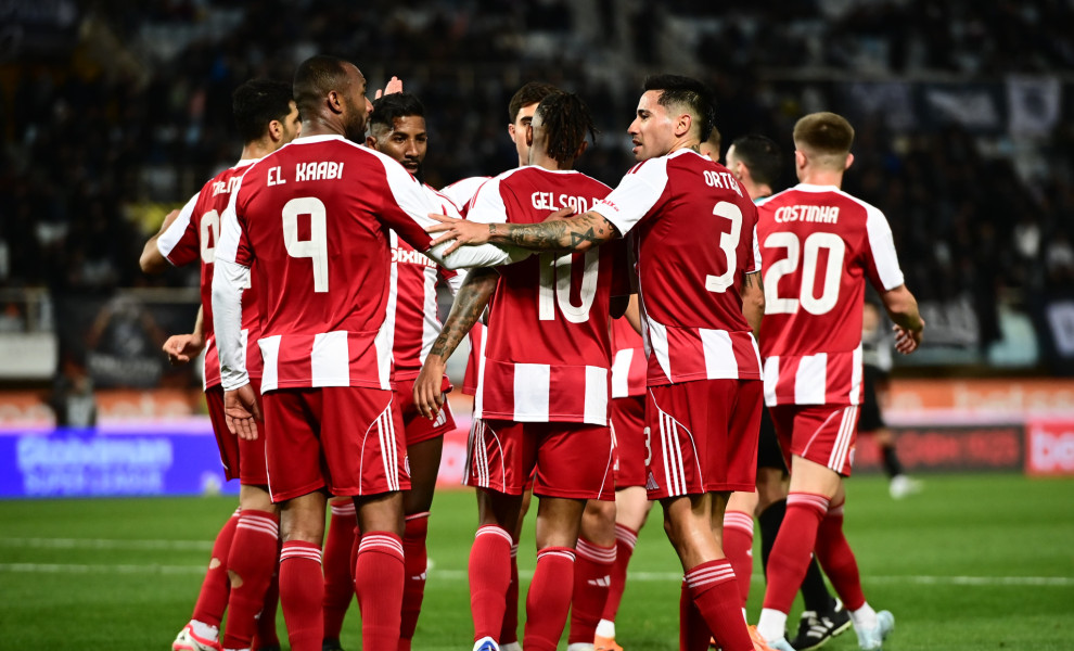 Πανηγυρισμοί των παικτών του Ολυμπιακού. Eurokinissi