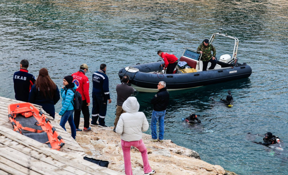 Στιγμιότυπο από την επιχείρηση εντοπισμού και διάσωσης του 34χρονου δύτη στη Βουλιαγμένη/Φωτ. EUROKINISSI