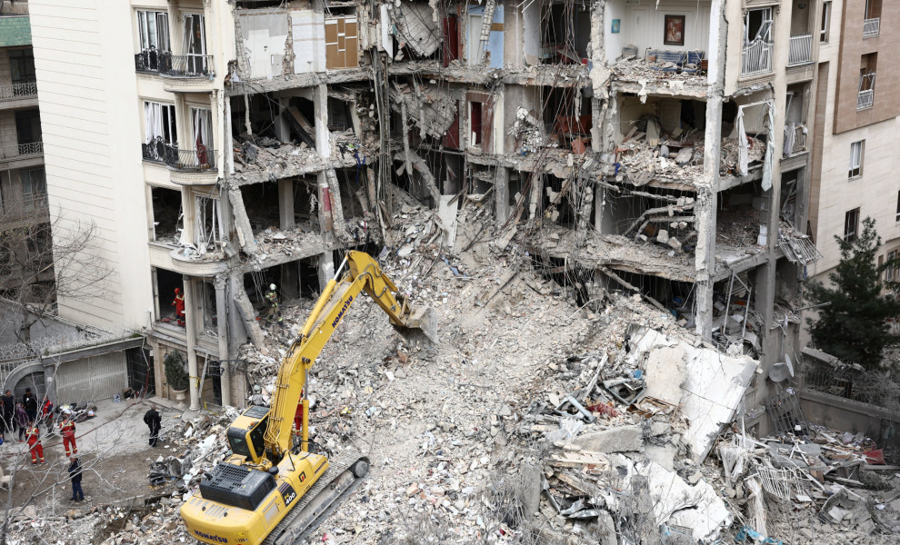 Βομβαρδισμένο κτίριο στην Τεχεράνη του Ιράν. Φωτό: Reuters