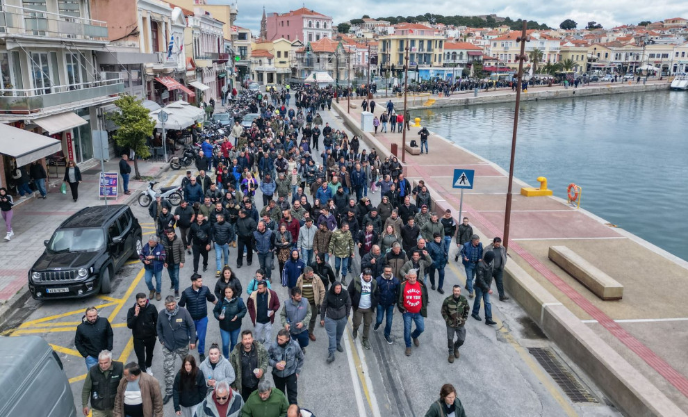 Στιγμιότυπο από τις κινητοποιήσεις των κτηνοτρόφων της Λέσβου στο Λιμάνι της Μυτιλήνης/Φωτ. EUROKINISSI