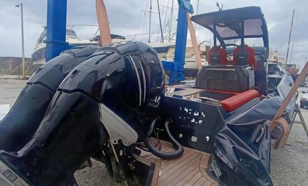 Το κατασχεμένο ταχύπλοο των διακινητών/Φωτ. ΛΙΜΕΝΙΚΟ ΣΩΜΑ