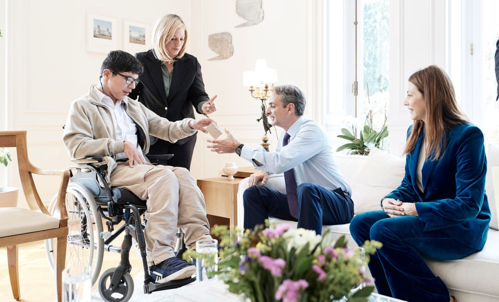 Η συνάντηση του Κυριάκου Μητσοτάκη με τον Παναγιώτη (Γραφείο Τύπου Πρωθυπουργού)