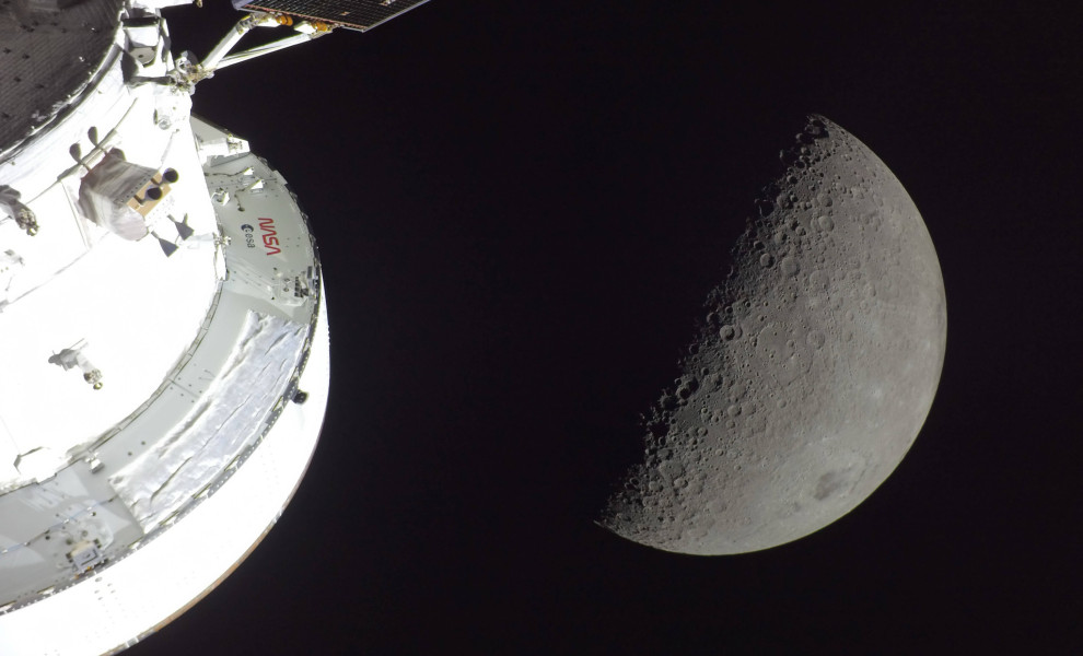 Η selfie που τράβηξε το Orion με φόντο τη Σελήνη από εξωτερική κάμερα (IMAGO / ZUMA Press Wire)