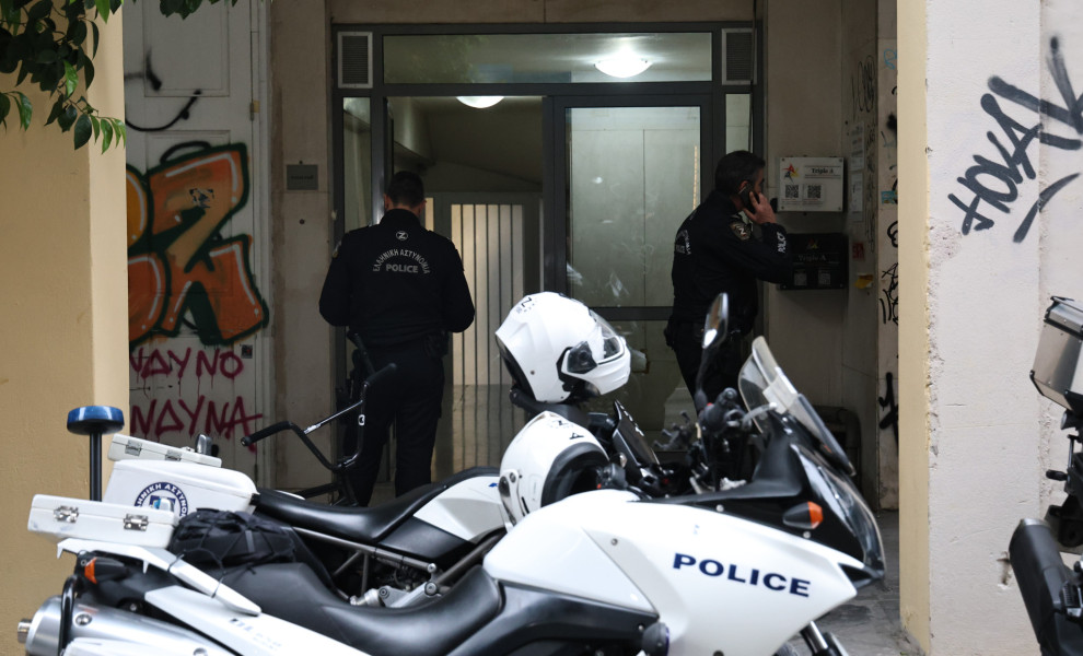 Νεκρή γυναίκα σε ακάλυπτο πολυκατοικίας στο κέντρο της Αθήνας / Φωτ.: Eurokinissi