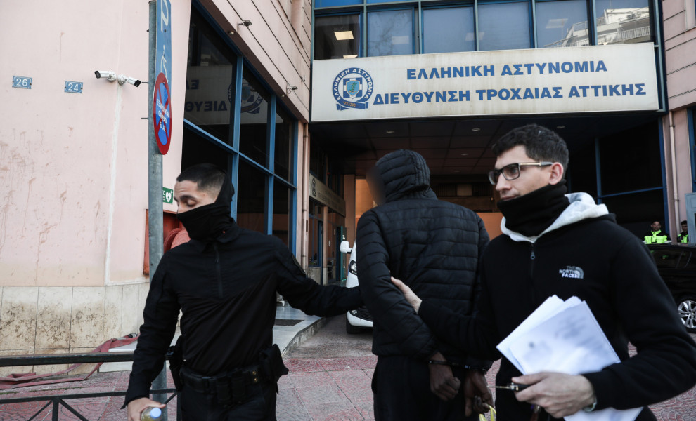Ο 16χρονος Σουδανός που προκάλεσε το τροχαίο ατύχημα στη Λιοσίων με θύμα μια 16χρονη/Eurokinissi