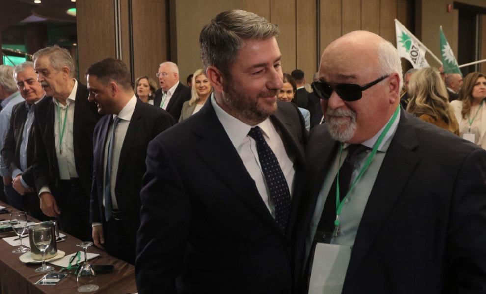 Ο Νίκος Ανδρουλάκης με τον Γιάννη Βαρδακαστάνη στη συνεδρίαση της Κεντρικής Πολιτικής Επιτροπής του ΠΑΣΟΚ-ΚΙΝΑΛ