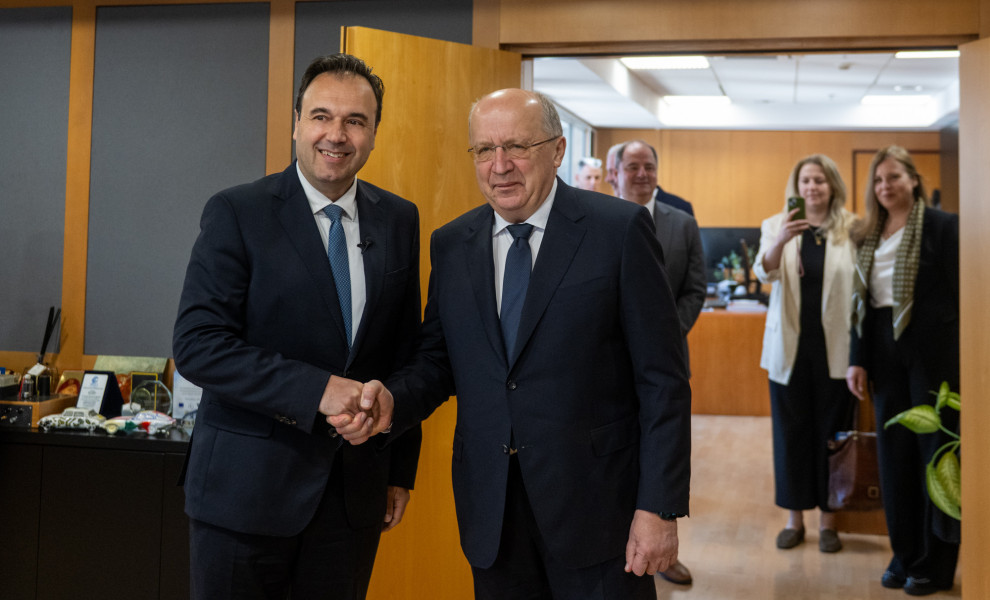 ΕΙΚΟΝΑ ΑΠΟ ΤΗ ΣΥΝΑΝΤΗΣΗ ΤΟΥ ΥΠΟΥΡΓΟΥ ΨΗΦΙΑΚΗΣ ΔΙΑΚΥΒΕΡΝΗΣΗΣ ΔΗΜΗΤΡΗ ΠΑΠΑΣΤΕΡΓΙΟΥ ΜΕ ΤΟΝ ΕΥΡΩΠΑΙΟ ΕΠΙΤΡΟΠΟ ΑΜΥΝΑΣ ΔΙΑΣΤΗΜΑΤΟΣ ANDRIUS KUBILIUS
(ΦΩΤΟ: INTIME NEWS)