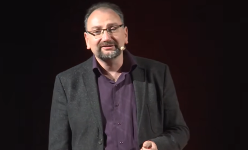 Ο Florent Montaclair σε παλαιότερη ομιλία του στο TedX (πηγή φωτογραφίας: YouTube)