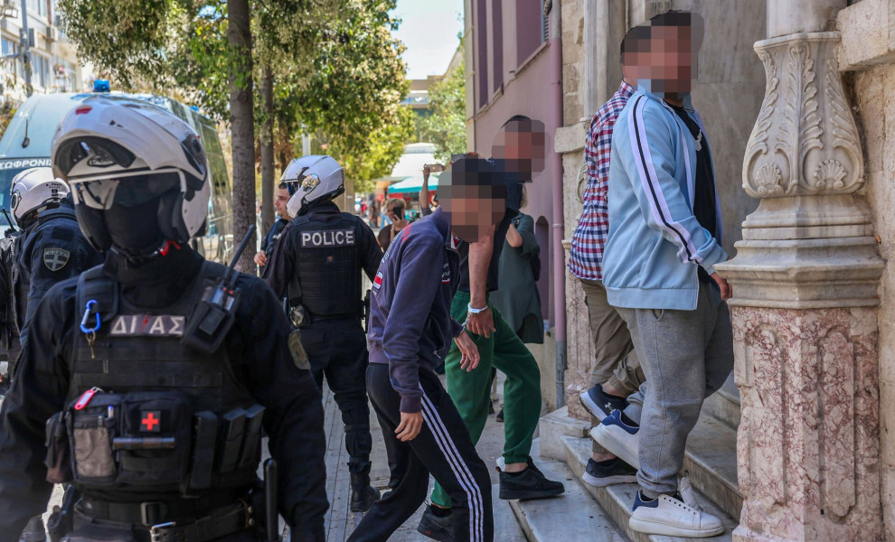 ΑΠΟΛΟΓΙΑ ΣΤΟΝ ΕΙΣΑΓΓΕΛΕΑ ΗΡΑΚΛΕΙΟΥ ΤΩΝ ΣΥΛΛΗΦΘΕΝΤΩΝ ΣΤΗΝ ΕΠΙΧΕΙΡΗΣΗ ΤΗΣ ΑΣΤΥΝΟΜΙΑΣ ΣΤΗΝ ΚΡΗΤΗ (ΦΩΤΟ: ΣΤΕΦΑΝΟΣ ΡΑΠΑΝΗΣ/EUROKINISSI)