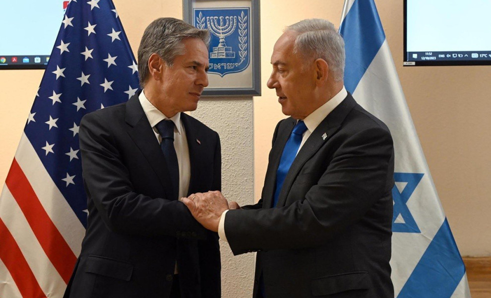 epa10914733 A handout photo made available by Israel's Government Press Office (GPO) shows Israeli Prime Minister Benjamin Netanyahu (R) and US Secretary of State Antony Blinken during a meeting at the Kirya, which houses the Israeli Ministry of Defense, 