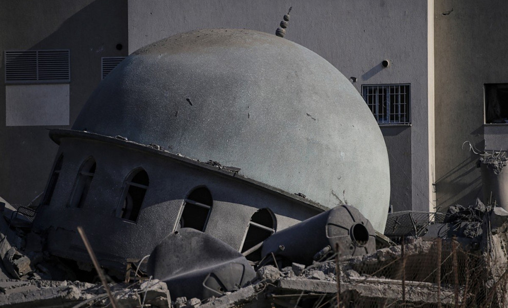 epa10915038 The destroyed Al-Abbas Mosque following an Israeli air strike in northern Gaza City, 12 October 2023. More than 1,400 Palestinians have been killed and over 6,000 others injured, according to the Palestinian Ministry of Health, after Israel st