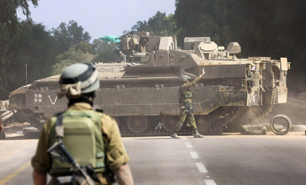 epa10916781 An Israeli battle tank maneuvers in Sderot, southern Israel, 13 October 2023.  Sderot Mayor Alon Davidi has called on the Israeli government to evacuate the city residents for at least 10 days to areas beyond the immediate range of rockets fro