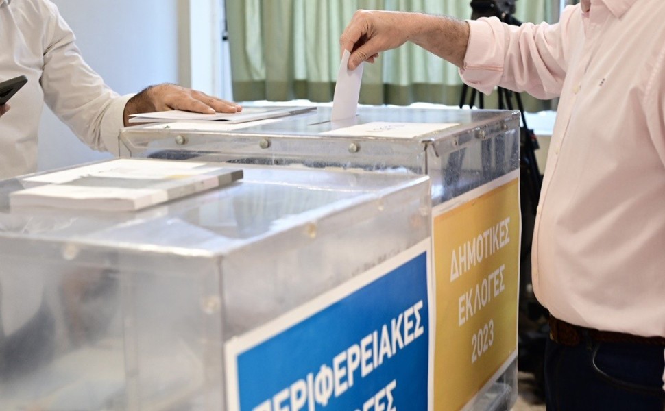 Στιγμιότυπο από την ψηφοφορία για τις δημοτικές και περιφερειακές εκλογές σε εκλογικό τμήμα της Κηφισιάς Αττικής, Κυριακή 8 Οκτωβρίου 2023.
(ΜΙΧΑΛΗΣ ΚΑΡΑΓΙΑΝΝΗΣ/EUROKINISSI) Στιγμιότυπο από την ψηφοφορία για τις δημοτικές και περιφερειακές εκλογές σε εκλογικό τμήμα της Κηφισιάς Αττικής, Κυριακή 8 Οκτωβρίου 2023.
(ΜΙΧΑΛΗΣ ΚΑΡΑΓΙΑΝΝΗΣ/EUROKINISSI)